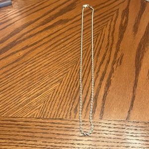 NWOT WOMEN NO BRAND FAUX SILVERTONE 925 12” TWISTED NECKLACE.